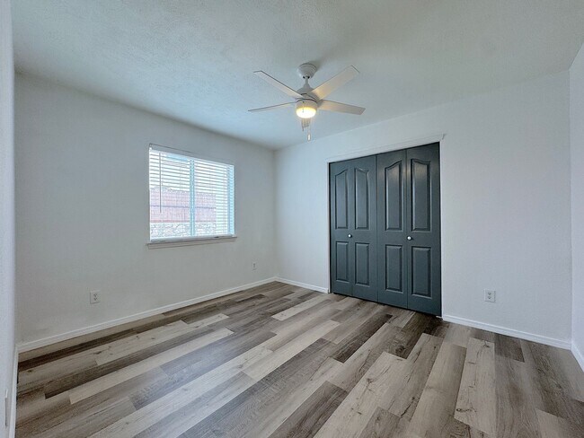 Building Photo - East El Paso Split Tri-Level 3 bed/2 bath Refrig A/C with bonus loft!