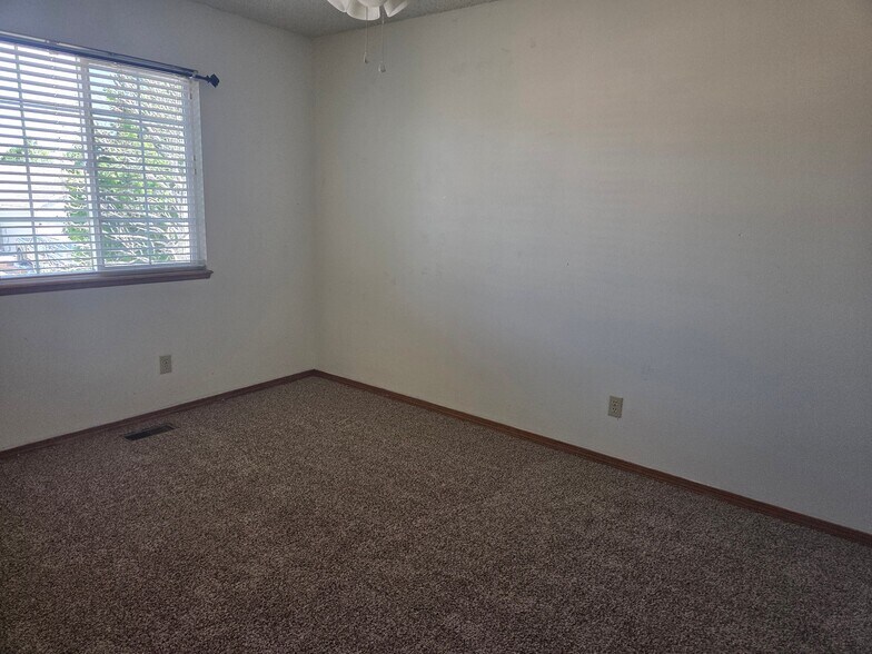 Building Photo - 2244 Pinyon Jay Dr
