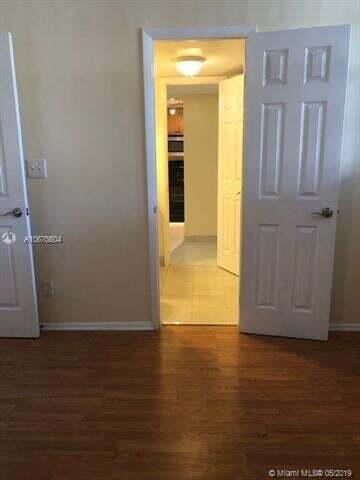 Building Photo - 1911 Sabal Palm Dr