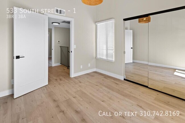 Building Photo - 533 South St