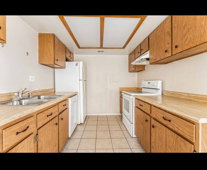 Building Photo - 5264 Child Ct