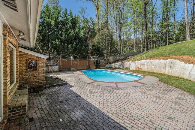 Building Photo - 2570 Northside Dr NW