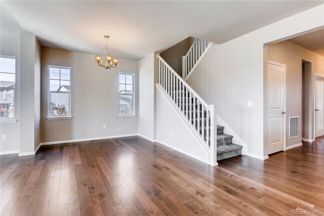 Building Photo - Elegant and spacious home with mountain vi...