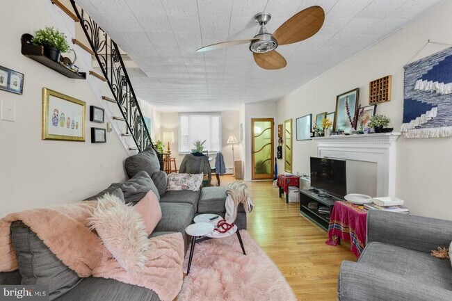 Building Photo - 1922 S Camac St