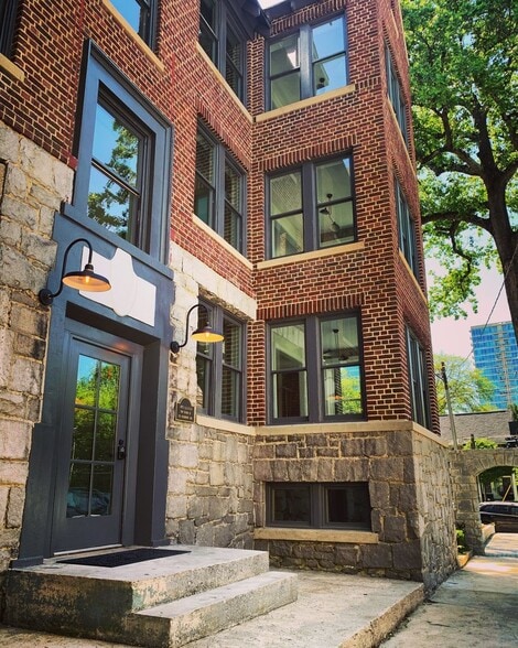 Boutique Building seconds from 10th Street - 939 Piedmont Avenue
