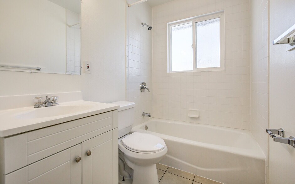 Building Photo - 3-Bedroom Home with Garage and Fenced Yard...