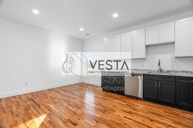 Building Photo - 510 Deaverview Rd