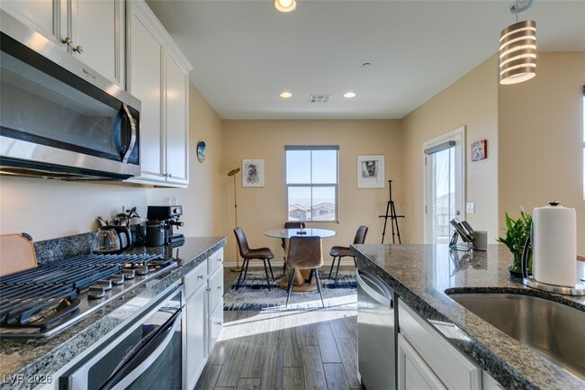 Building Photo - 172 Petaluma Valley Dr