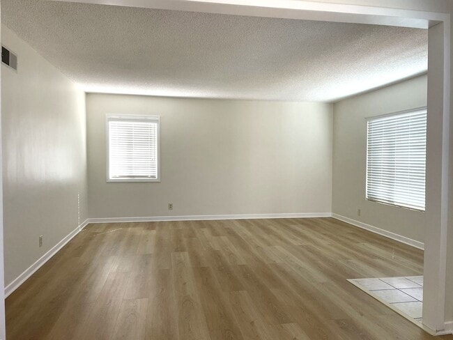 Building Photo - Charming 3-Bedroom Home with Modern Upgrad...