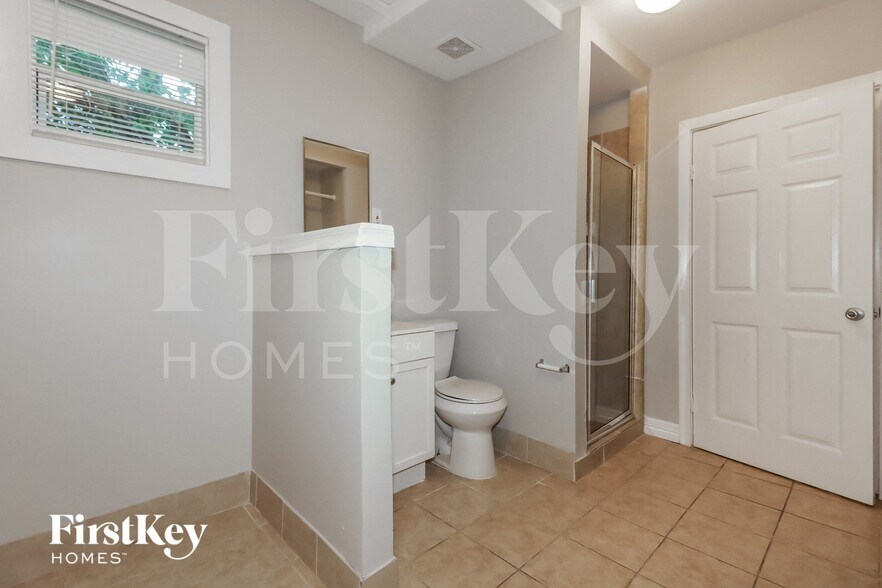 Building Photo - 701 22nd Ave N