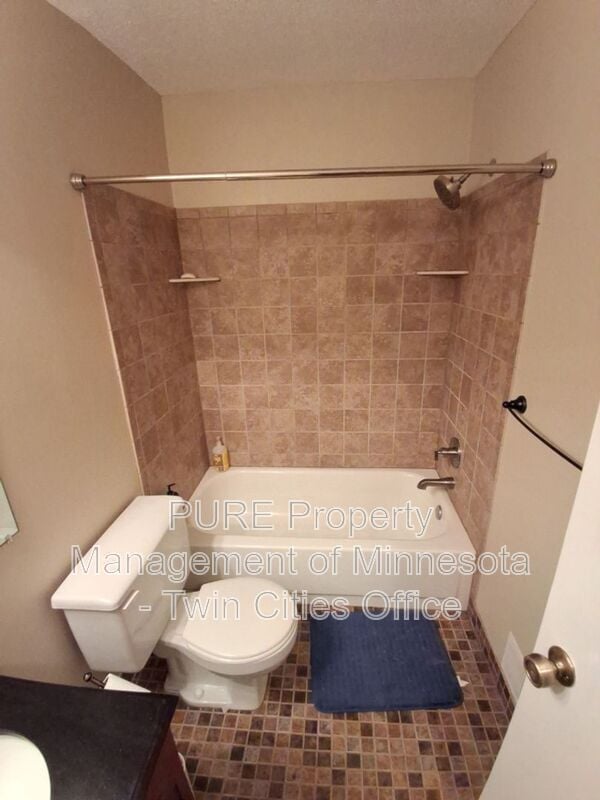 Building Photo - 5231 Balmoral Ln