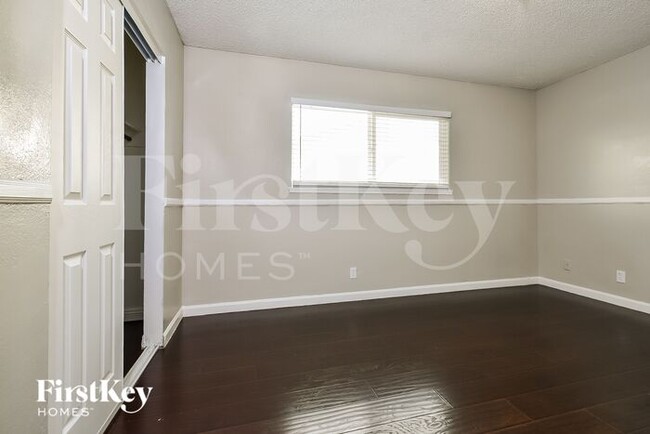 Building Photo - 921 Palmhurst Dr