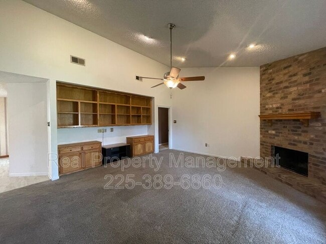 Building Photo - 9766 Kinglet Dr