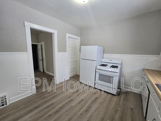 Building Photo - 406 Locust St