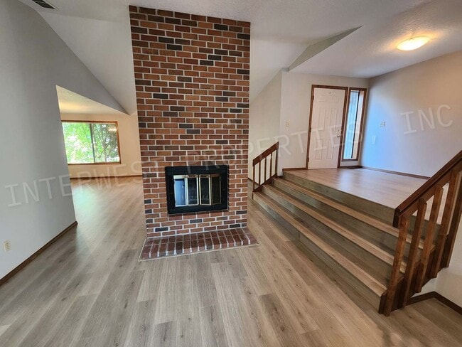 Building Photo - 3 bd 2ba Ranch Style Home with Deck, Fence...