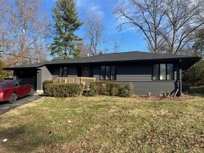 Building Photo - 501 S Arbutus Dr