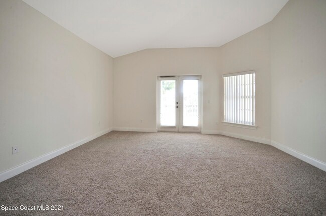 Building Photo - 117 Lancha Cir