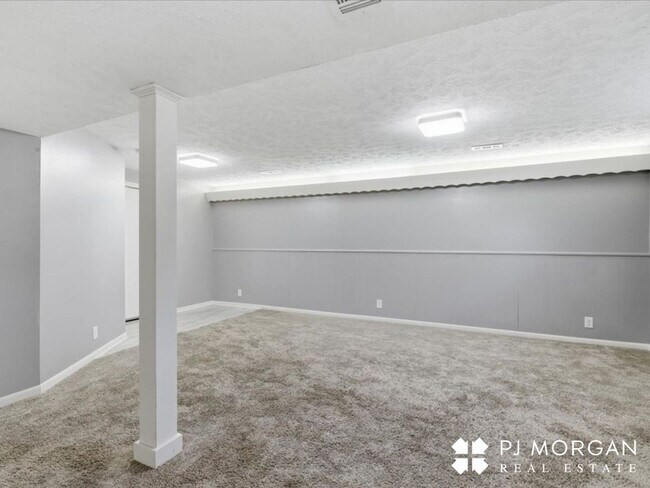 Building Photo - Adorable Westside Home Just Steps from Rockbrook Village!