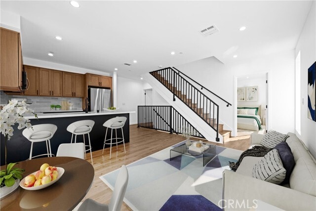 Building Photo - 1342 N Kingsley Dr