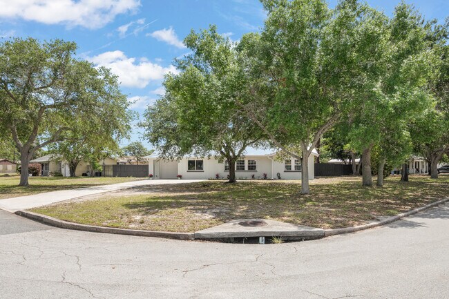 Building Photo - 693 Orange Blossom Dr