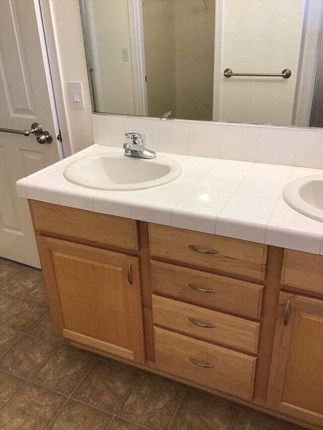 Building Photo - 2 Story Townhouse in Bend