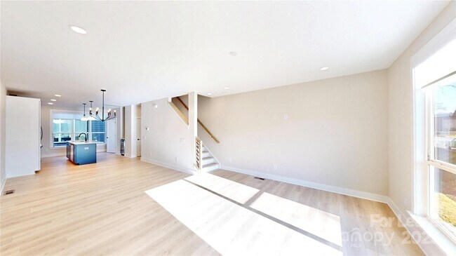 Building Photo - 407 Devender Ln