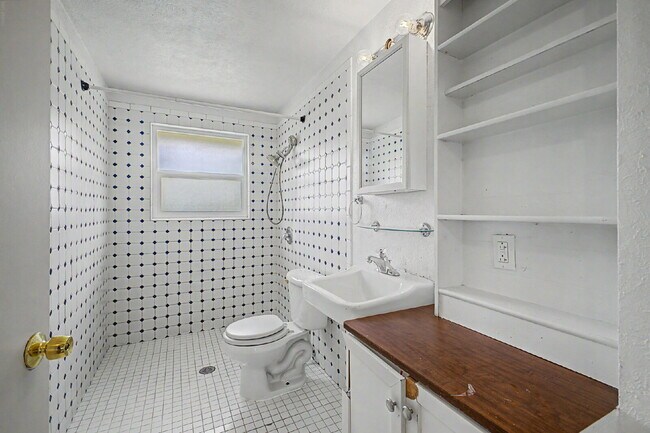 Building Photo - 2519 Danbury Dr