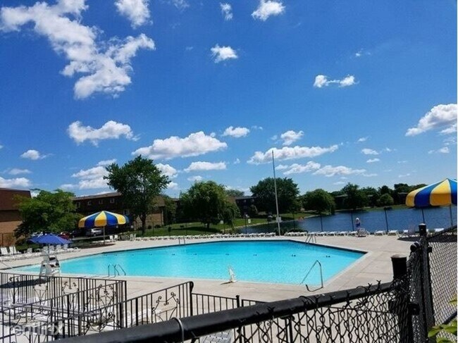 Primary Photo - 9480 Bay Colony Dr