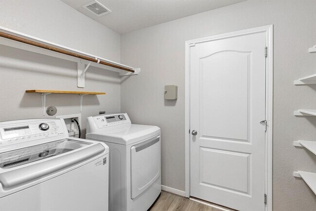 Building Photo - 2721 Sandberry Dr