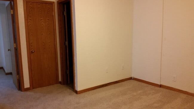 Building Photo - Condo for Rent