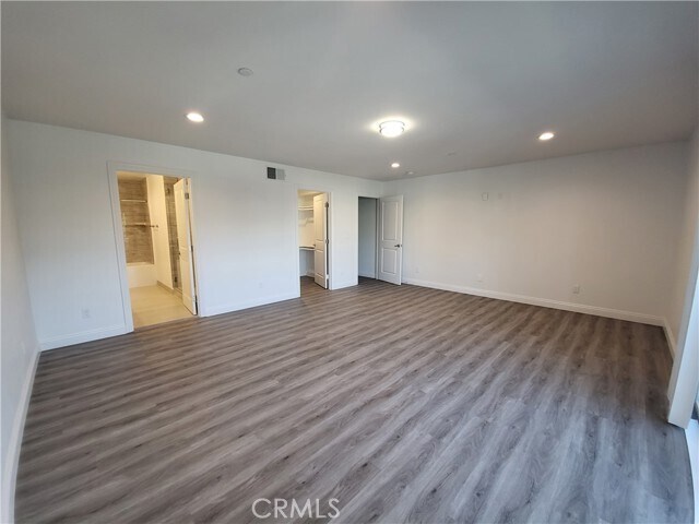 Building Photo - 14614 Vanowen St
