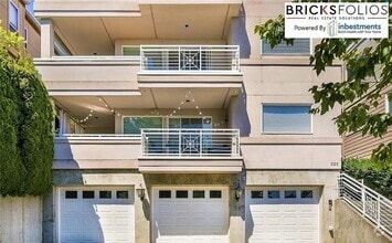 Building Photo - Premier Penthouse Living in Kirkland – Ste...