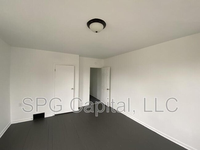 Building Photo - 632 S Second St