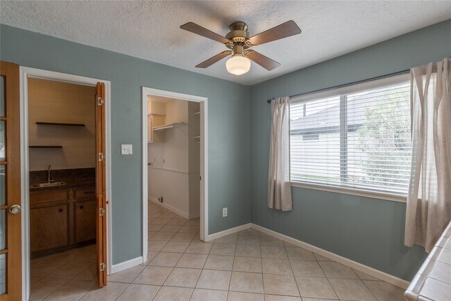 Building Photo - 2643 Hodges Bend Cir