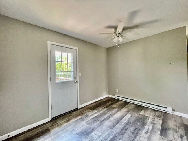 Building Photo - NICE 2 Bedroom, Move-In Ready!