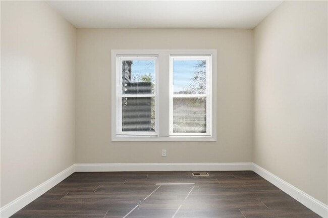 Building Photo - 395 8th St NE