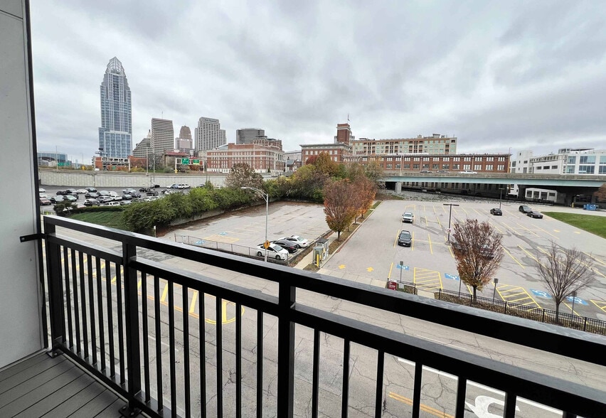 Building Photo - 601 E Pete Rose Way