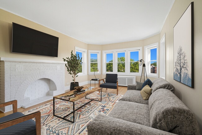 Building Photo - 4831 W Roscoe St