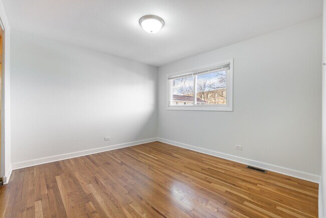 Building Photo - 3065 Kingston Ct