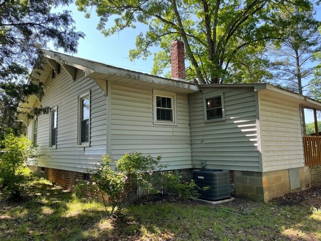 Building Photo - 2 BED, 1 BATH HOME LOCATED IN ASHEBORO OFF...