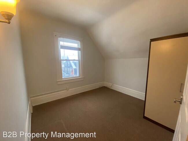 Building Photo - 3 br, 1 bath House - 12028 Wade Park Ave.