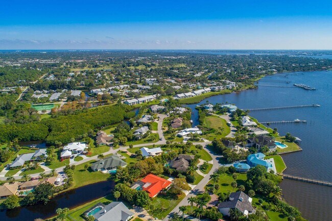 Building Photo - 2341 NW Bay Colony Ct