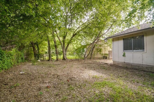 Building Photo - 10310 Little Pebble Dr