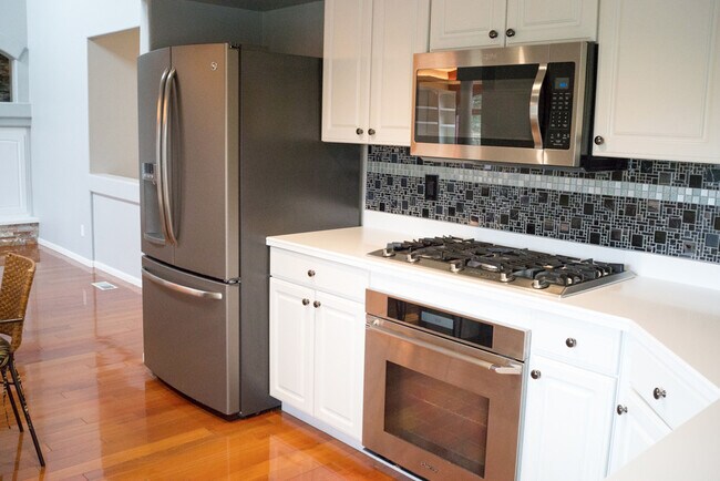 Building Photo - Evolve Real Estate: Available Immediately 3 Bedroom on a Huge Lot Facing Open Space! No Pets.