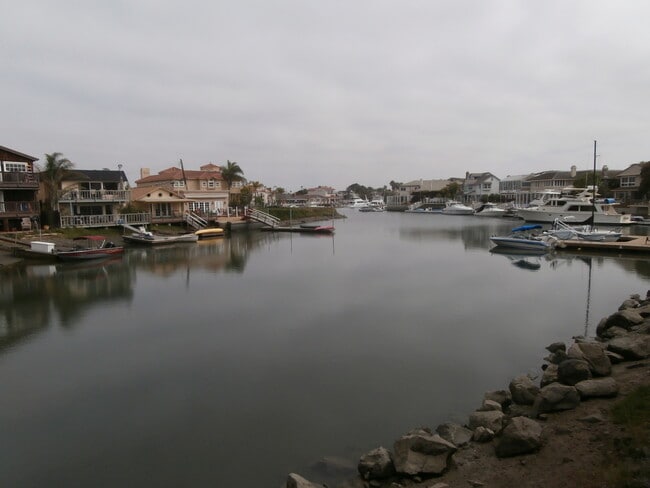 Building Photo - Upstairs Studio Condo in Huntington Harbor...