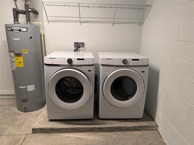 Building Photo - 3 Easton Pl