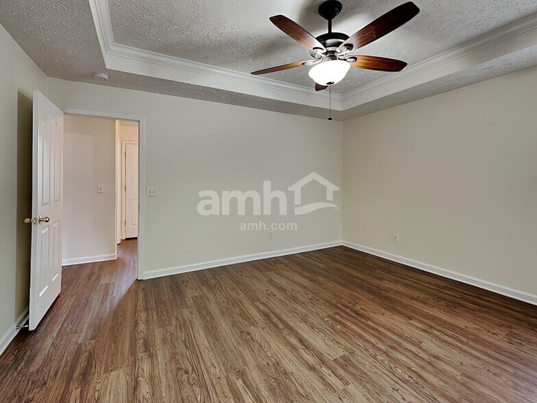Building Photo - 643 Glenties Dr