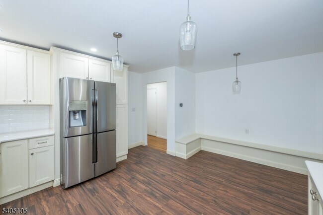 Building Photo - 36 E Henry St