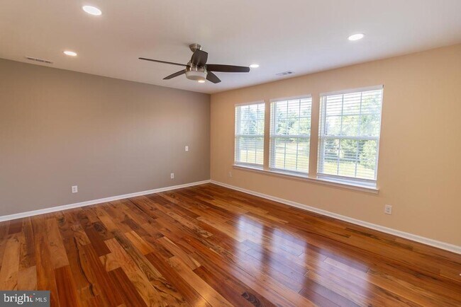 Building Photo - 823 S Haines Cir