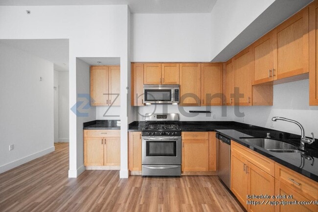 Building Photo - 1755 Broadway